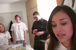 Jlzz亚洲妇女 Porn